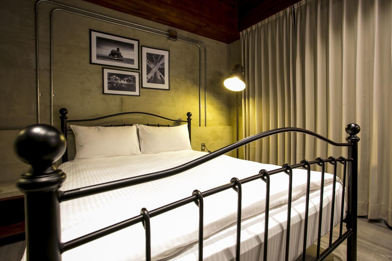 Loft Hostel Fengjia Taichung Exterior foto