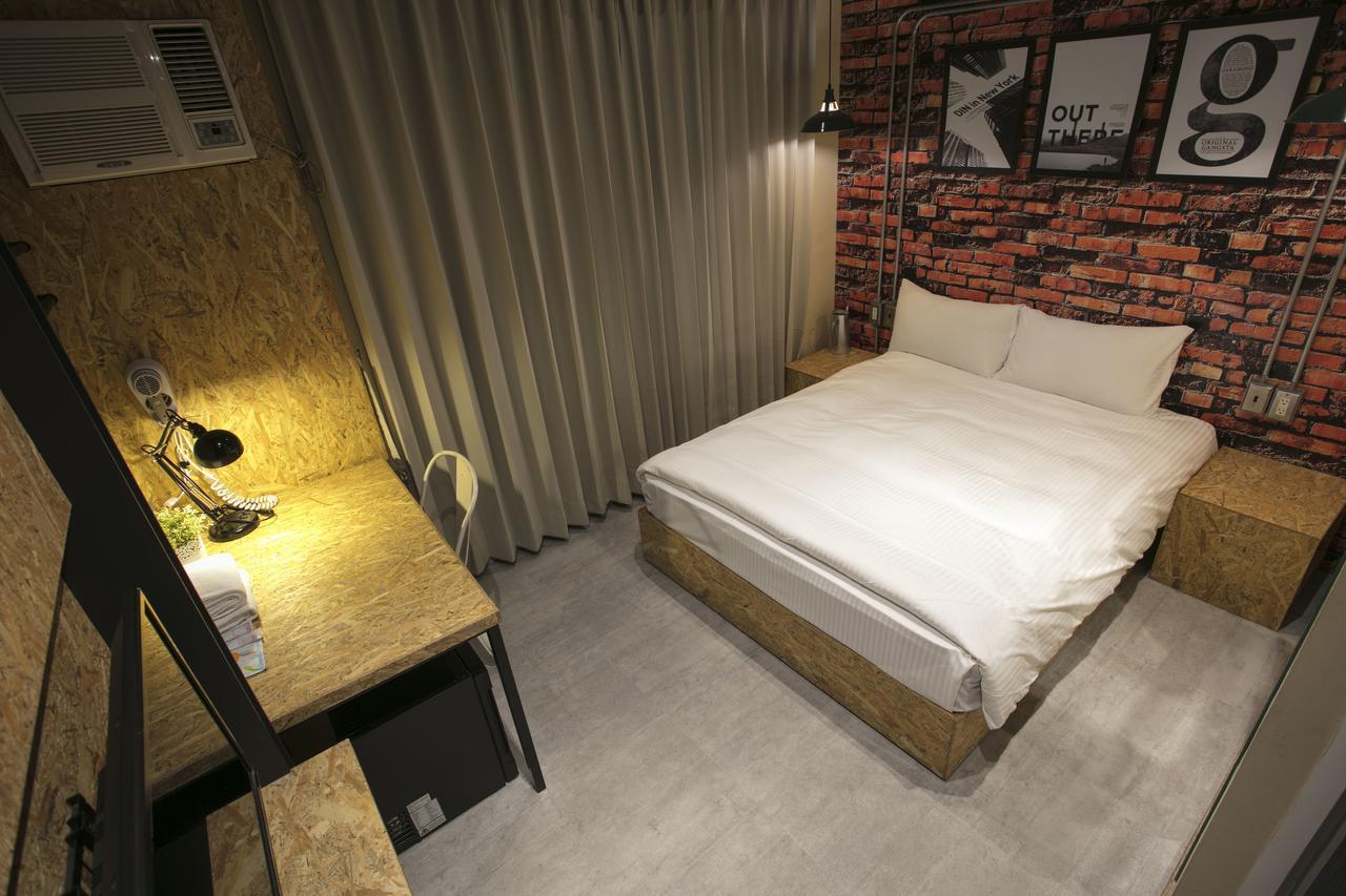 Loft Hostel Fengjia Taichung Exterior foto