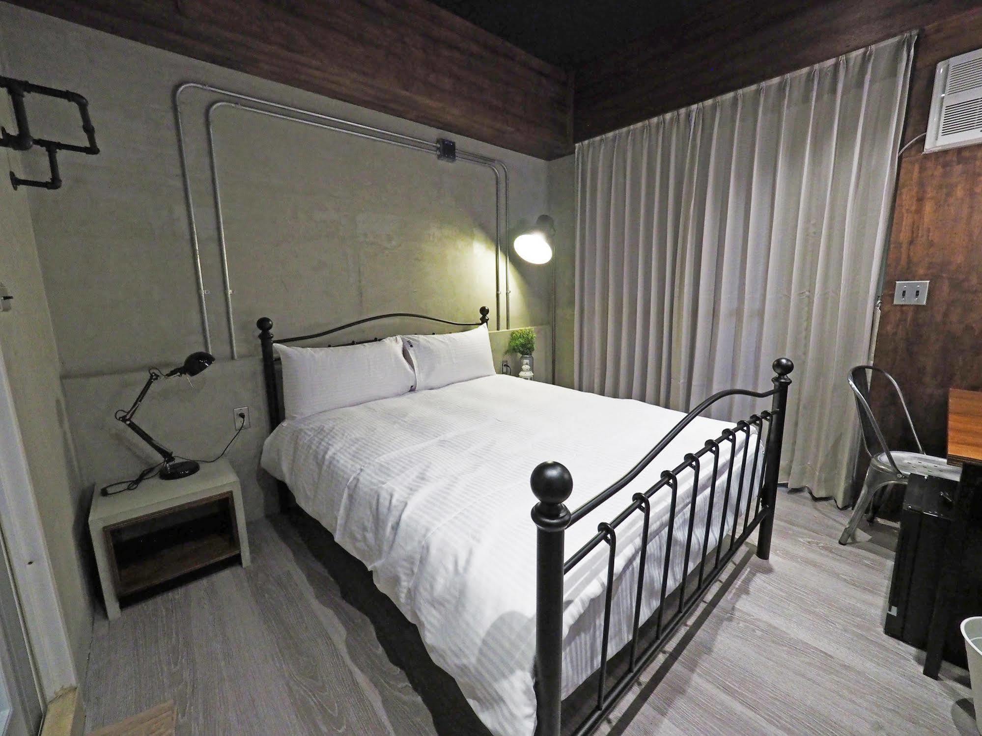 Loft Hostel Fengjia Taichung Exterior foto